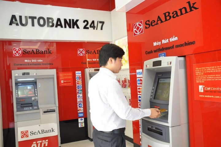 cách sử dụng thẻ ghi nợ doanh nghiệp tại ATM